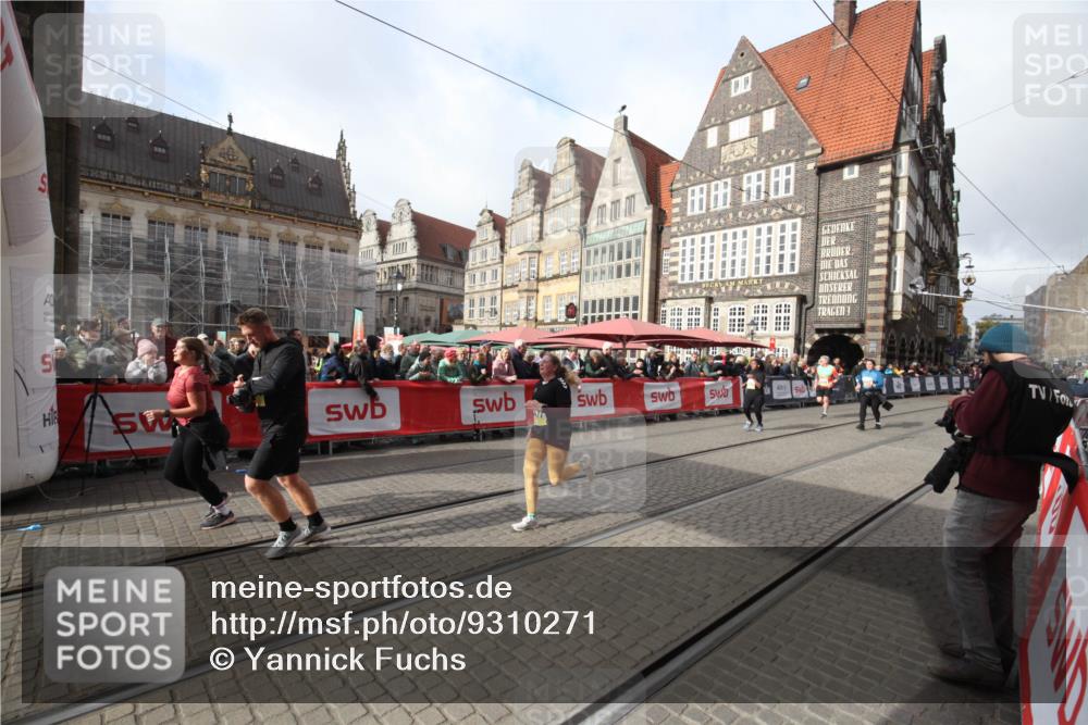 05.10.2025 - 20. swb-Marathon Bremen Yannick Fuchs http://msf.ph/oto/9310271 05.10.2025 11:18:21 Ziel 9348, 9465, 9477, 10198, 10575, 10994 meine-sportfotos.de