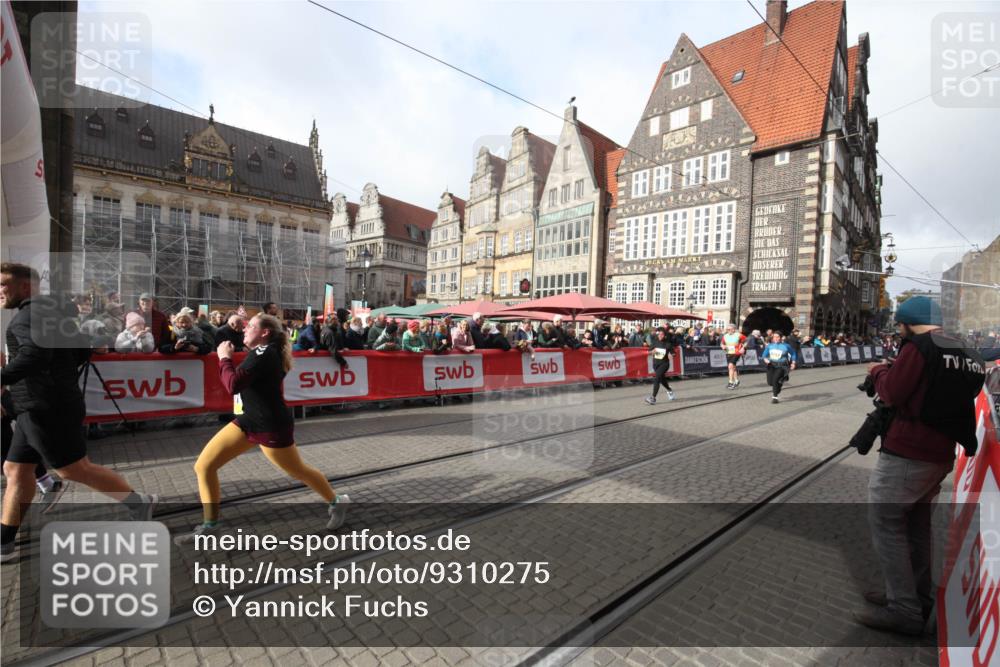 05.10.2025 - 20. swb-Marathon Bremen Yannick Fuchs http://msf.ph/oto/9310275 05.10.2025 11:18:22 Ziel 9348, 9465, 9477, 10198, 10575, 10994 meine-sportfotos.de