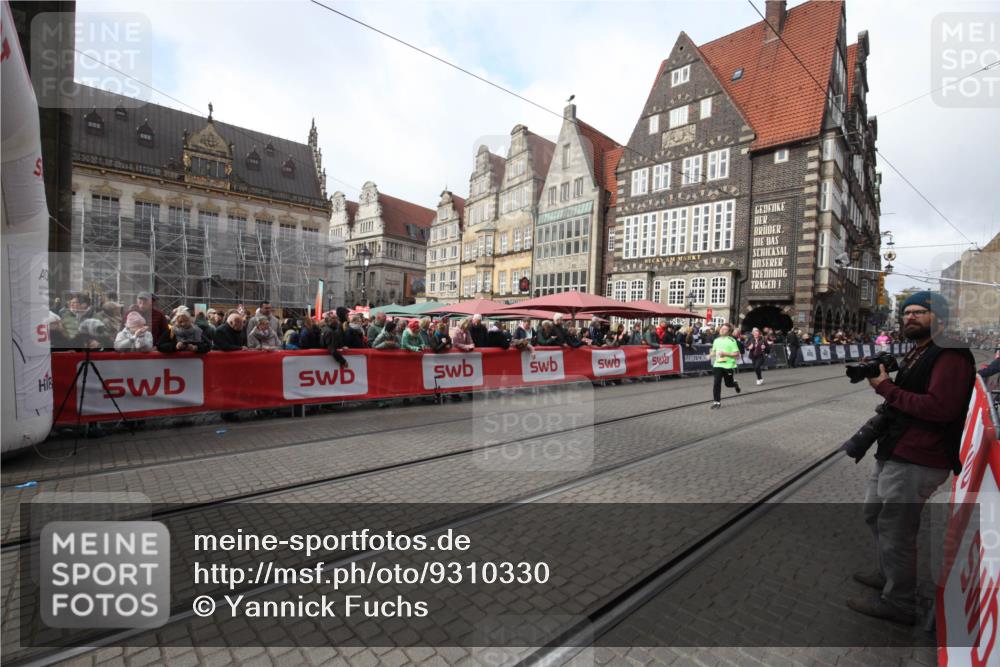05.10.2025 - 20. swb-Marathon Bremen Yannick Fuchs http://msf.ph/oto/9310330 05.10.2025 11:18:29 Ziel 10795, 11043 meine-sportfotos.de