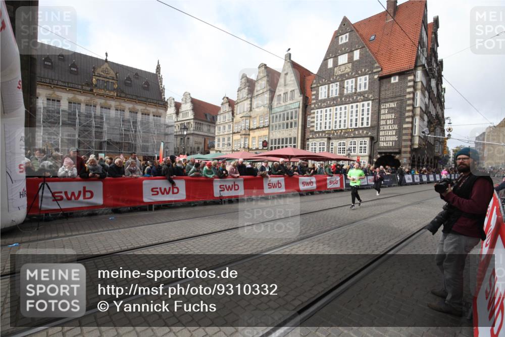 05.10.2025 - 20. swb-Marathon Bremen Yannick Fuchs http://msf.ph/oto/9310332 05.10.2025 11:18:29 Ziel 10795, 11043 meine-sportfotos.de