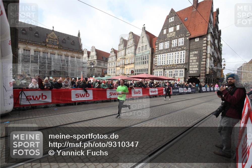 05.10.2025 - 20. swb-Marathon Bremen Yannick Fuchs http://msf.ph/oto/9310347 05.10.2025 11:18:31 Ziel 10795, 11043 meine-sportfotos.de
