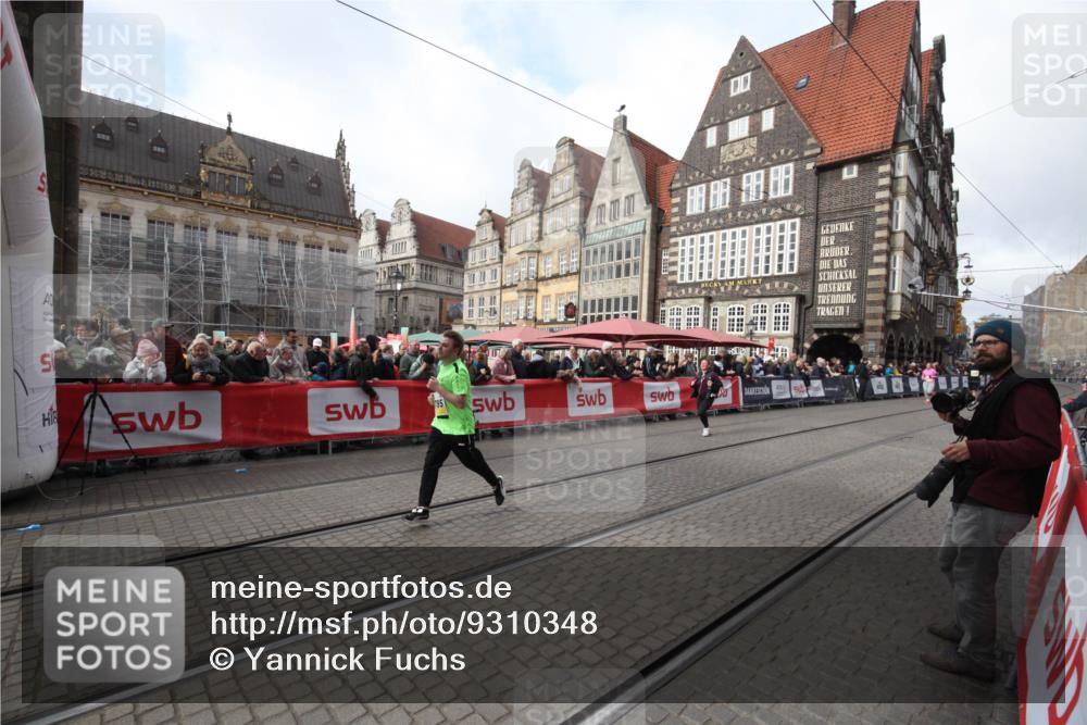 05.10.2025 - 20. swb-Marathon Bremen Yannick Fuchs http://msf.ph/oto/9310348 05.10.2025 11:18:31 Ziel 10795, 11043 meine-sportfotos.de