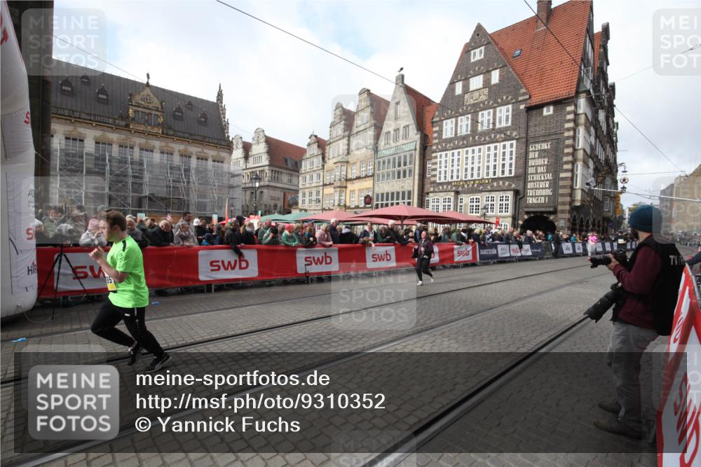 05.10.2025 - 20. swb-Marathon Bremen Yannick Fuchs http://msf.ph/oto/9310352 05.10.2025 11:18:32 Ziel 10795, 11043 meine-sportfotos.de