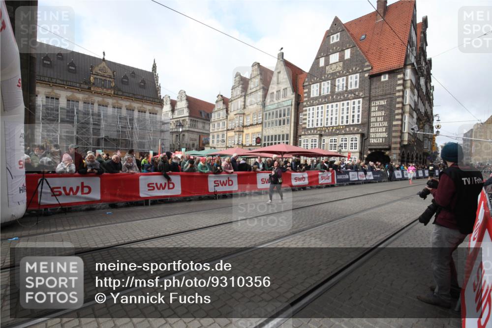 05.10.2025 - 20. swb-Marathon Bremen Yannick Fuchs http://msf.ph/oto/9310356 05.10.2025 11:18:32 Ziel 10795, 11043 meine-sportfotos.de