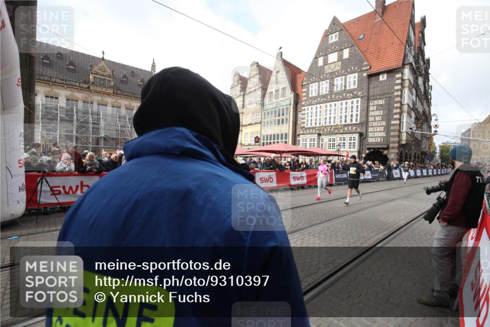 05.10.2025 - 20. swb-Marathon Bremen Yannick Fuchs http://msf.ph/oto/9310397 05.10.2025 11:18:37 Ziel 10076, 10472, 11690 meine-sportfotos.de
