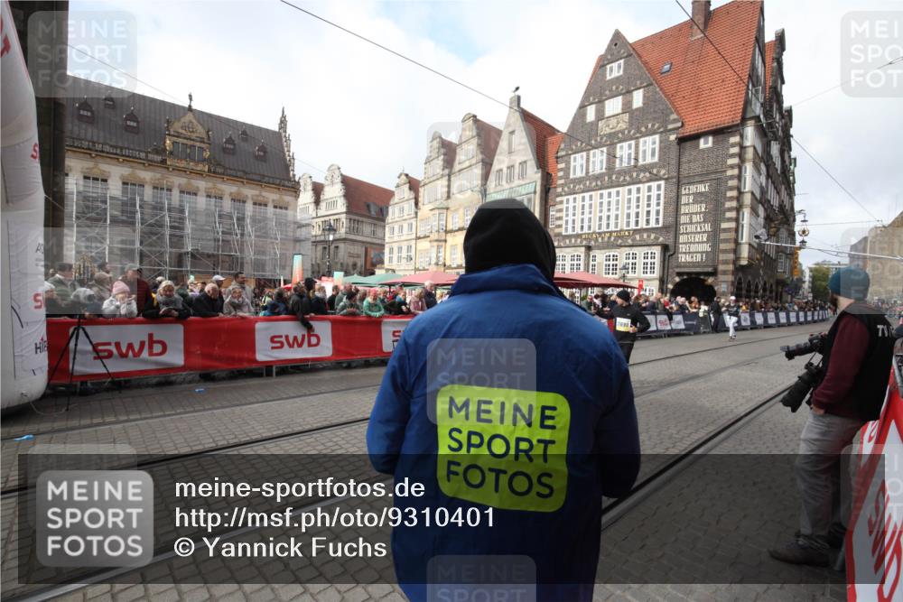 05.10.2025 - 20. swb-Marathon Bremen Yannick Fuchs http://msf.ph/oto/9310401 05.10.2025 11:18:37 Ziel 10076, 10472, 11690 meine-sportfotos.de