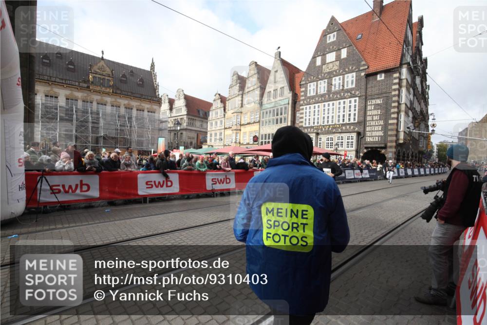 05.10.2025 - 20. swb-Marathon Bremen Yannick Fuchs http://msf.ph/oto/9310403 05.10.2025 11:18:38 Ziel 10076, 10472, 11690 meine-sportfotos.de
