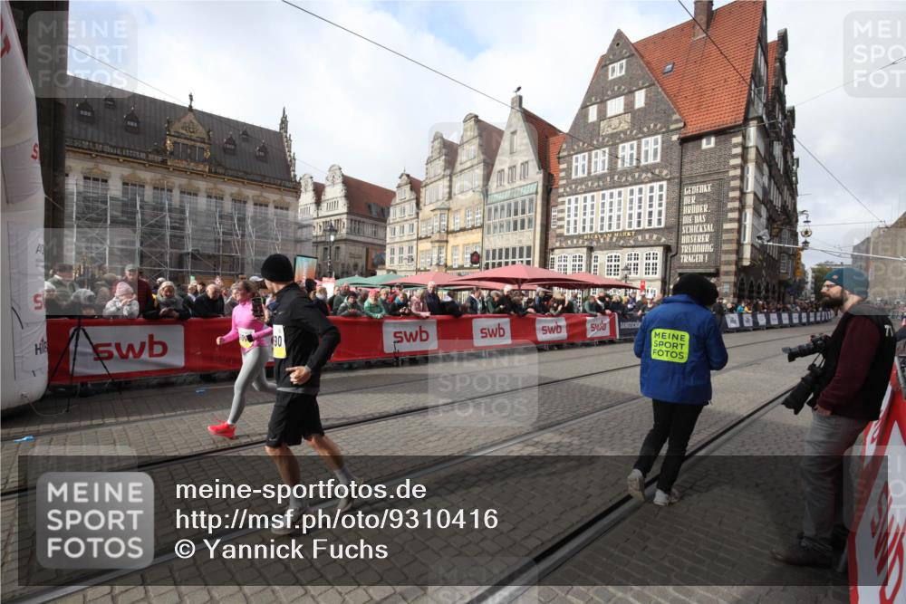 05.10.2025 - 20. swb-Marathon Bremen Yannick Fuchs http://msf.ph/oto/9310416 05.10.2025 11:18:40 Ziel 10076, 10472, 11690 meine-sportfotos.de