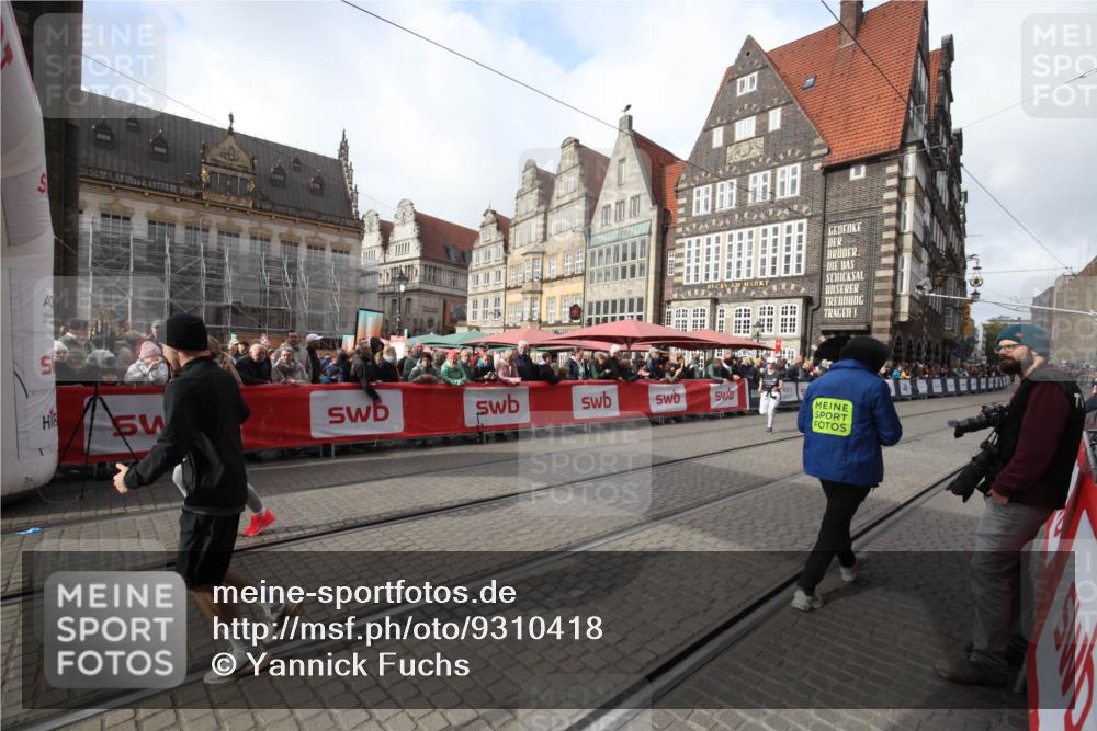05.10.2025 - 20. swb-Marathon Bremen Yannick Fuchs http://msf.ph/oto/9310418 05.10.2025 11:18:40 Ziel 10076, 10472, 11690 meine-sportfotos.de