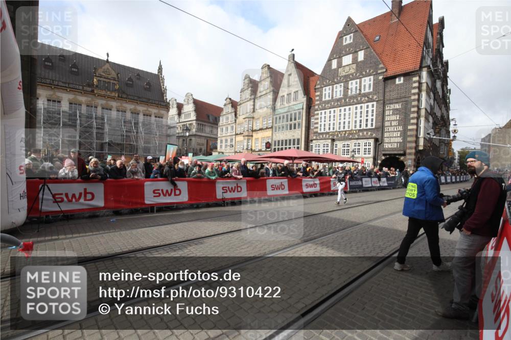 05.10.2025 - 20. swb-Marathon Bremen Yannick Fuchs http://msf.ph/oto/9310422 05.10.2025 11:18:40 Ziel 10076, 10472, 11690 meine-sportfotos.de