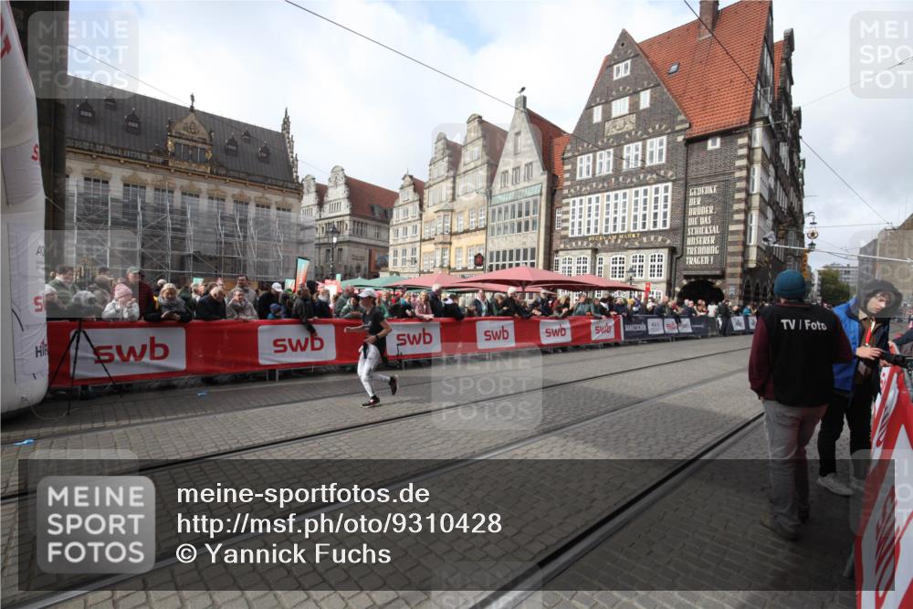 05.10.2025 - 20. swb-Marathon Bremen Yannick Fuchs http://msf.ph/oto/9310428 05.10.2025 11:18:42 Ziel 10472 meine-sportfotos.de