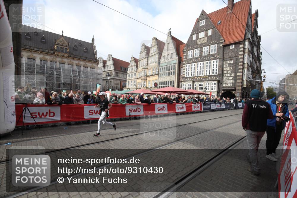 05.10.2025 - 20. swb-Marathon Bremen Yannick Fuchs http://msf.ph/oto/9310430 05.10.2025 11:18:43 Ziel 10472 meine-sportfotos.de