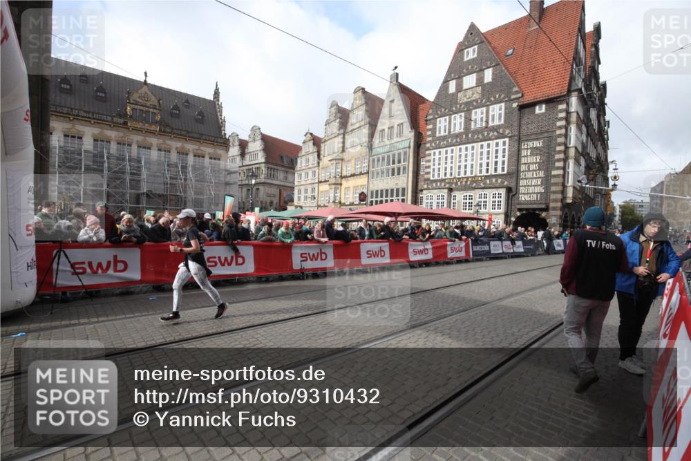 05.10.2025 - 20. swb-Marathon Bremen Yannick Fuchs http://msf.ph/oto/9310432 05.10.2025 11:18:43 Ziel 10472 meine-sportfotos.de