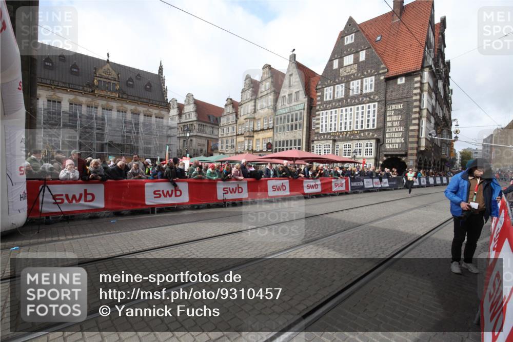 05.10.2025 - 20. swb-Marathon Bremen Yannick Fuchs http://msf.ph/oto/9310457 05.10.2025 11:18:46 Ziel 11480 meine-sportfotos.de