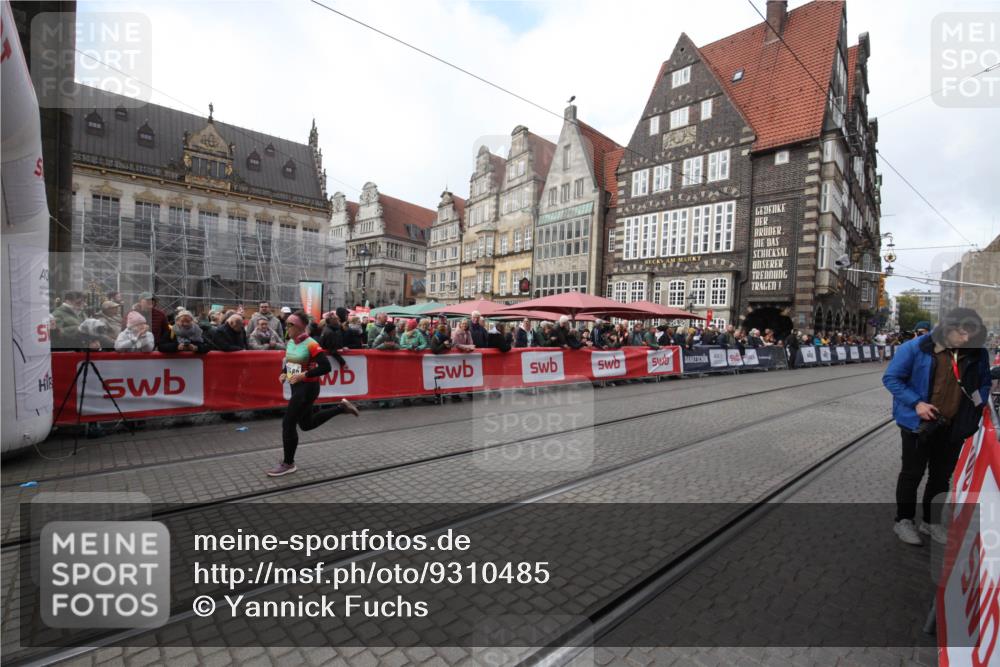 05.10.2025 - 20. swb-Marathon Bremen Yannick Fuchs http://msf.ph/oto/9310485 05.10.2025 11:18:49 Ziel 11480 meine-sportfotos.de