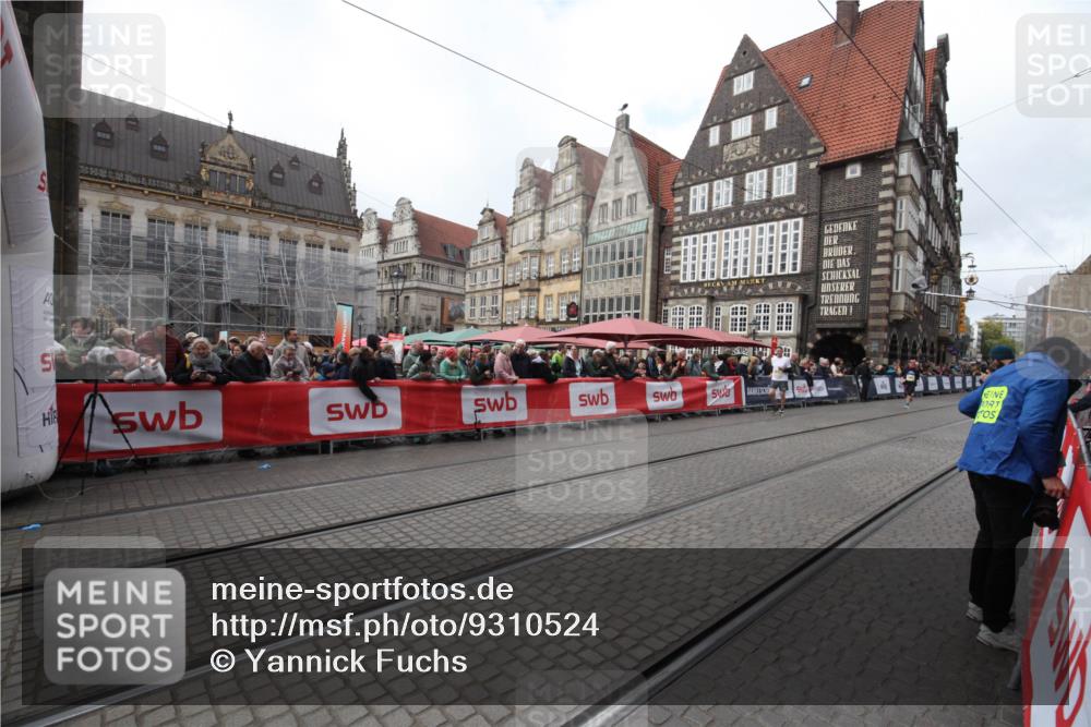 05.10.2025 - 20. swb-Marathon Bremen Yannick Fuchs http://msf.ph/oto/9310524 05.10.2025 11:18:58 Ziel 9691 meine-sportfotos.de