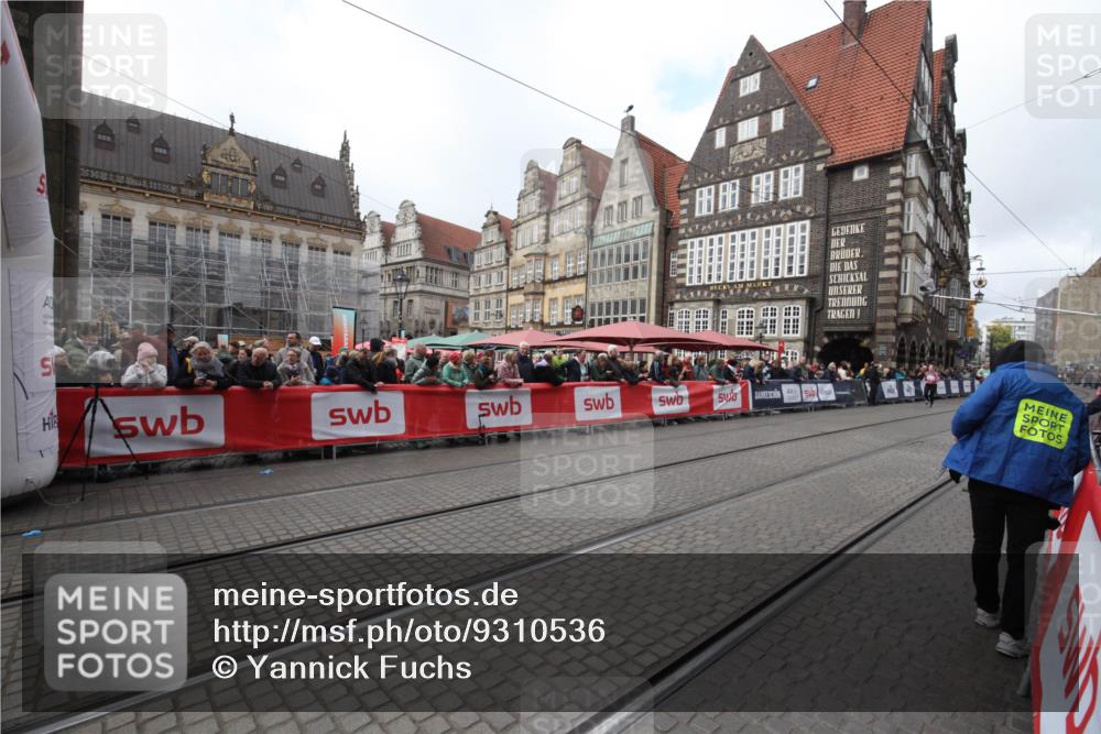 05.10.2025 - 20. swb-Marathon Bremen Yannick Fuchs http://msf.ph/oto/9310536 05.10.2025 11:19:12 Ziel  meine-sportfotos.de