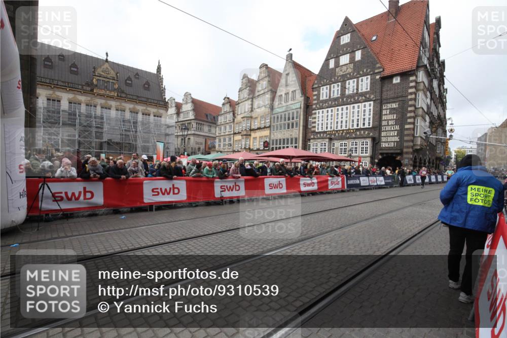 05.10.2025 - 20. swb-Marathon Bremen Yannick Fuchs http://msf.ph/oto/9310539 05.10.2025 11:19:12 Ziel  meine-sportfotos.de