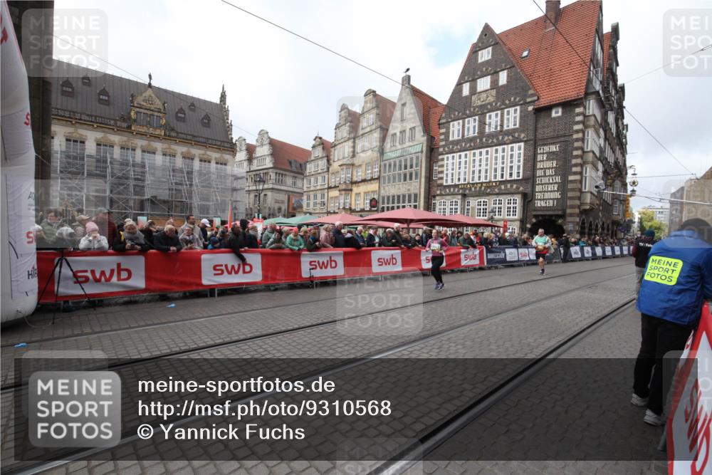 05.10.2025 - 20. swb-Marathon Bremen Yannick Fuchs http://msf.ph/oto/9310568 05.10.2025 11:19:17 Ziel 9247, 10488 meine-sportfotos.de