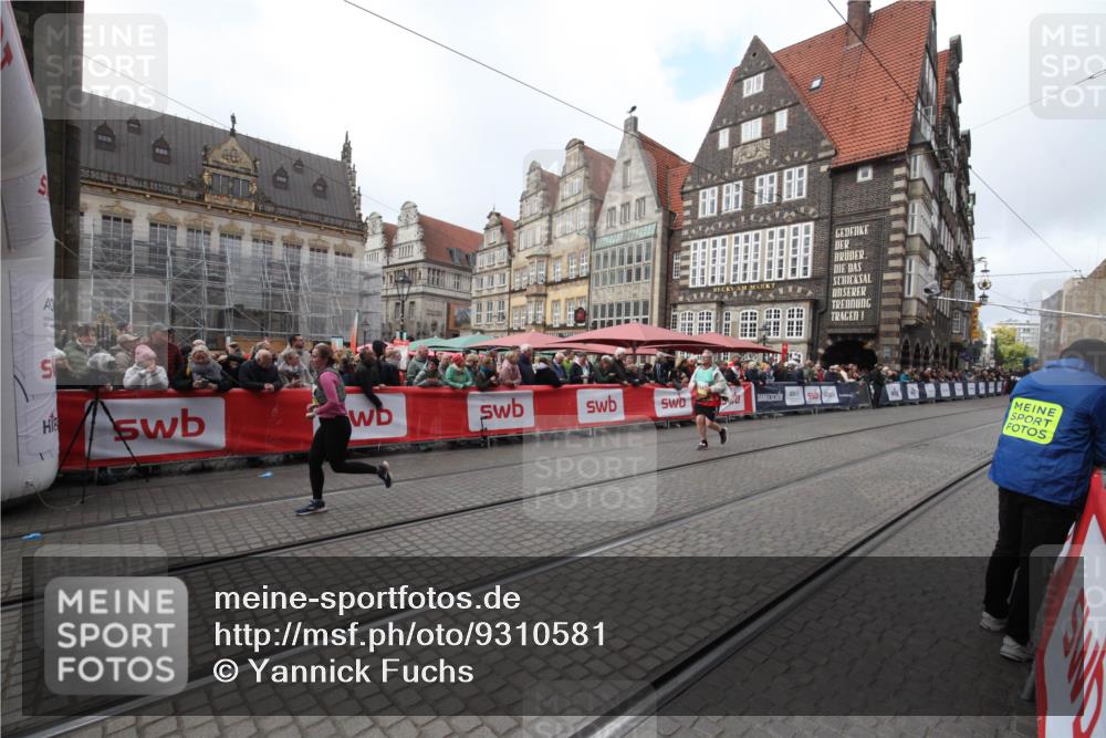 05.10.2025 - 20. swb-Marathon Bremen Yannick Fuchs http://msf.ph/oto/9310581 05.10.2025 11:19:20 Ziel 9247, 10488 meine-sportfotos.de
