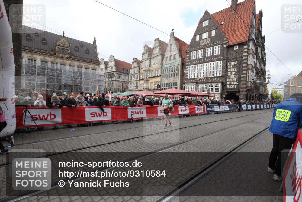 05.10.2025 - 20. swb-Marathon Bremen Yannick Fuchs http://msf.ph/oto/9310584 05.10.2025 11:19:20 Ziel 9247, 10488 meine-sportfotos.de