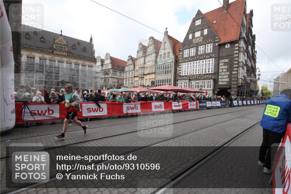 05.10.2025 - 20. swb-Marathon Bremen Yannick Fuchs http://msf.ph/oto/9310596 05.10.2025 11:19:22 Ziel 10488 meine-sportfotos.de
