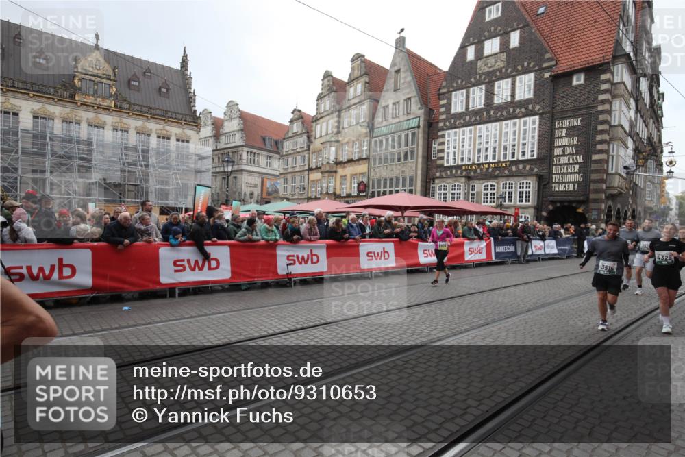 05.10.2025 - 20. swb-Marathon Bremen Yannick Fuchs http://msf.ph/oto/9310653 05.10.2025 11:23:15 Ziel 9808 meine-sportfotos.de