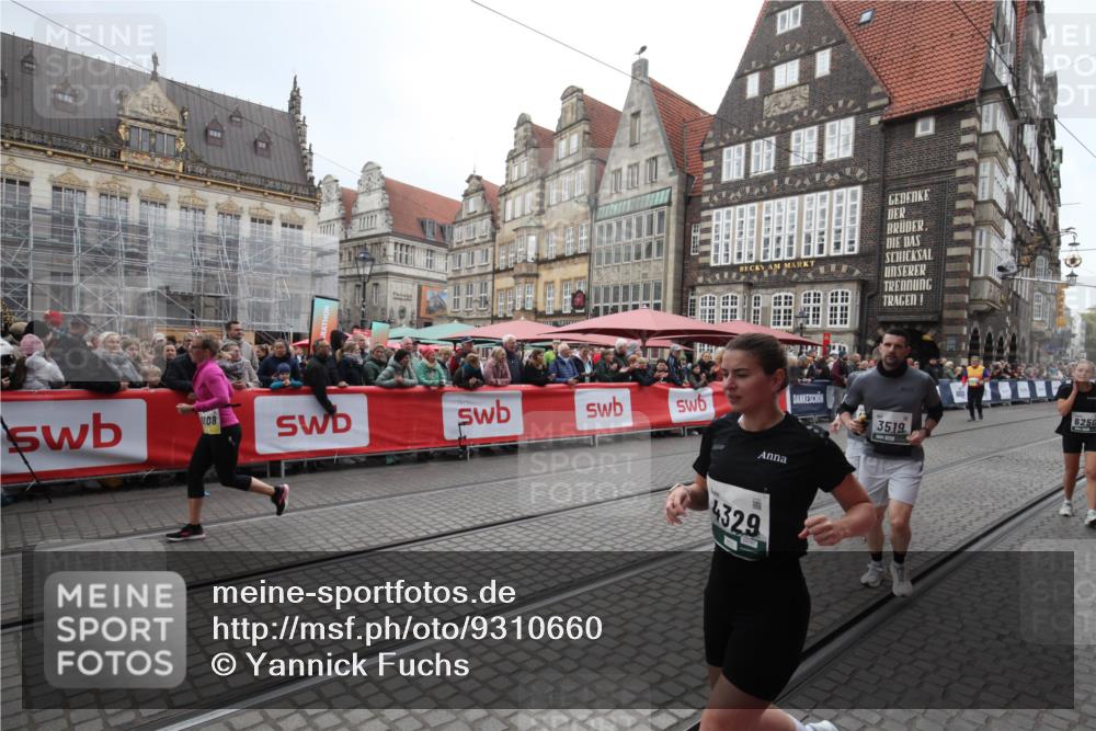 05.10.2025 - 20. swb-Marathon Bremen Yannick Fuchs http://msf.ph/oto/9310660 05.10.2025 11:23:17 Ziel 9808 meine-sportfotos.de