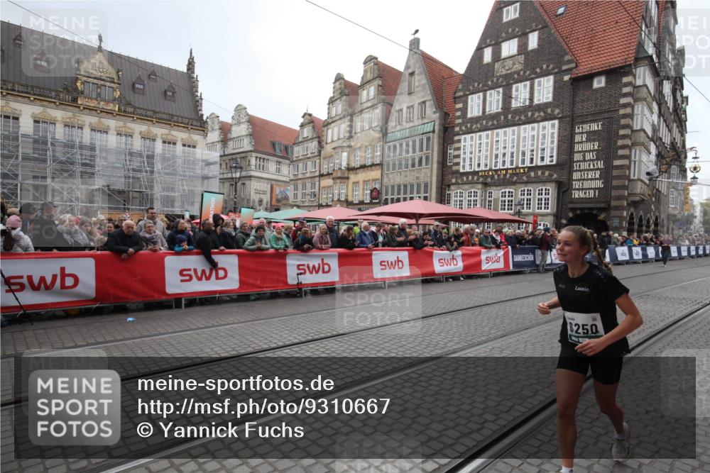 05.10.2025 - 20. swb-Marathon Bremen Yannick Fuchs http://msf.ph/oto/9310667 05.10.2025 11:23:20 Ziel  meine-sportfotos.de