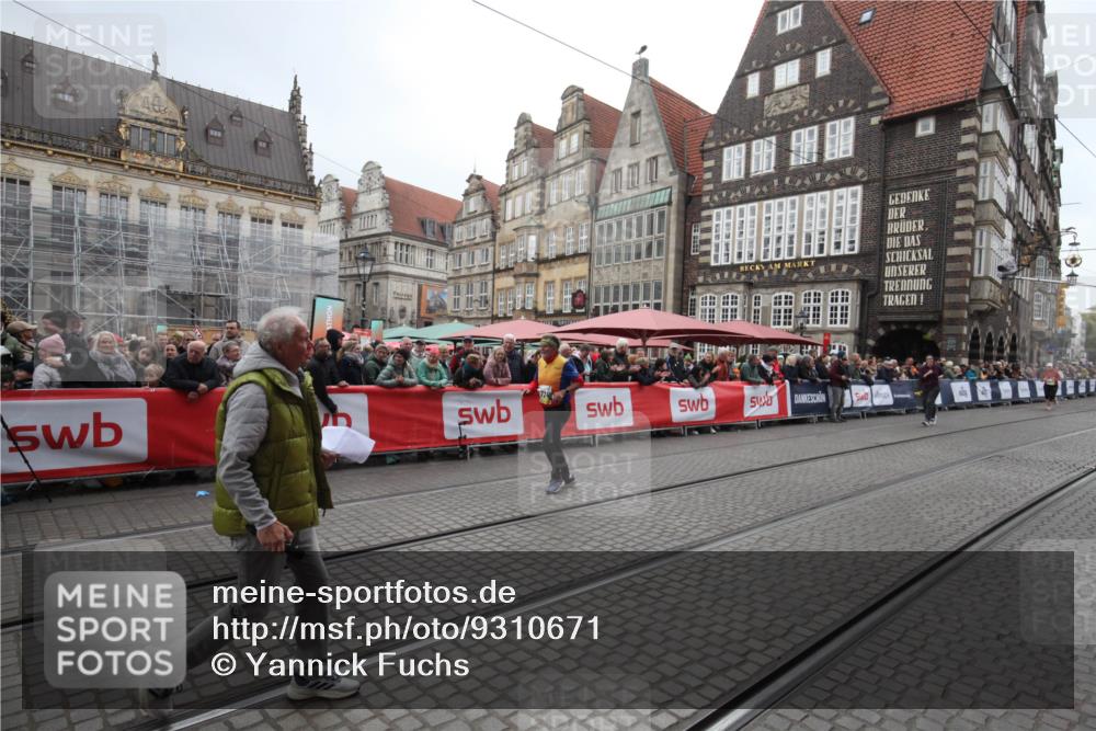 05.10.2025 - 20. swb-Marathon Bremen Yannick Fuchs http://msf.ph/oto/9310671 05.10.2025 11:23:24 Ziel 10724 meine-sportfotos.de