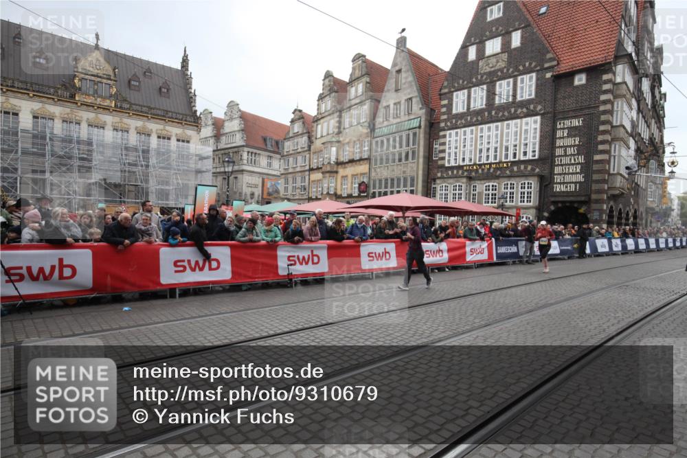 05.10.2025 - 20. swb-Marathon Bremen Yannick Fuchs http://msf.ph/oto/9310679 05.10.2025 11:23:29 Ziel 9840, 10731 meine-sportfotos.de