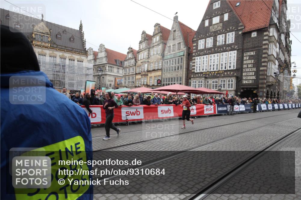 05.10.2025 - 20. swb-Marathon Bremen Yannick Fuchs http://msf.ph/oto/9310684 05.10.2025 11:23:31 Ziel 9840, 10731 meine-sportfotos.de