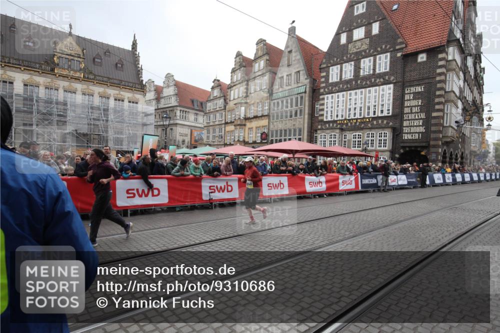 05.10.2025 - 20. swb-Marathon Bremen Yannick Fuchs http://msf.ph/oto/9310686 05.10.2025 11:23:32 Ziel 9840, 10731 meine-sportfotos.de