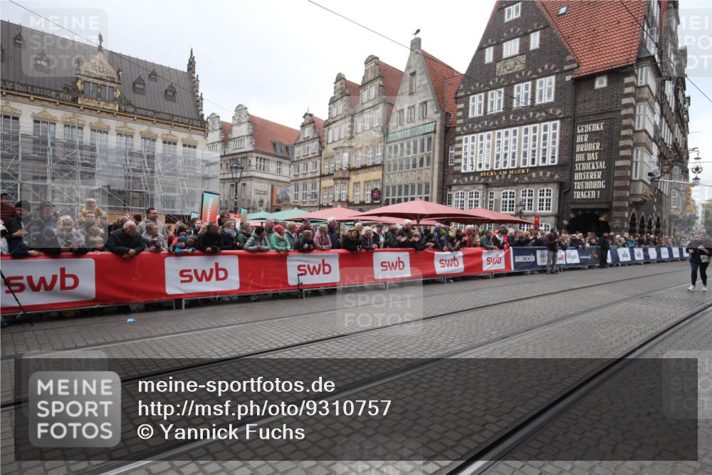 05.10.2025 - 20. swb-Marathon Bremen Yannick Fuchs http://msf.ph/oto/9310757 05.10.2025 11:24:18 Ziel 9733 meine-sportfotos.de
