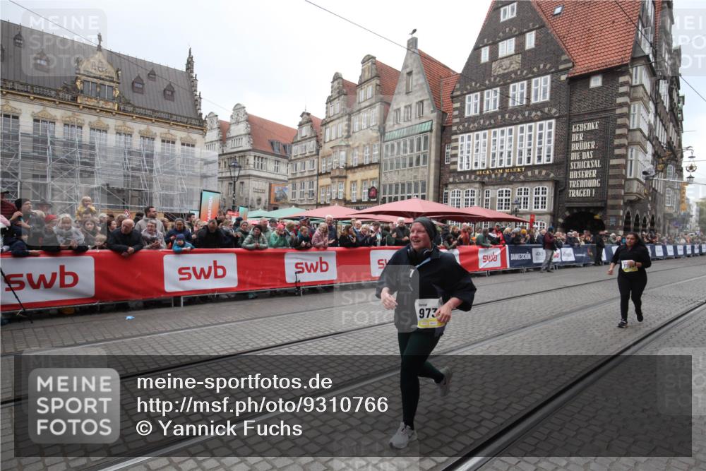 05.10.2025 - 20. swb-Marathon Bremen Yannick Fuchs http://msf.ph/oto/9310766 05.10.2025 11:24:23 Ziel 9733, 11190 meine-sportfotos.de