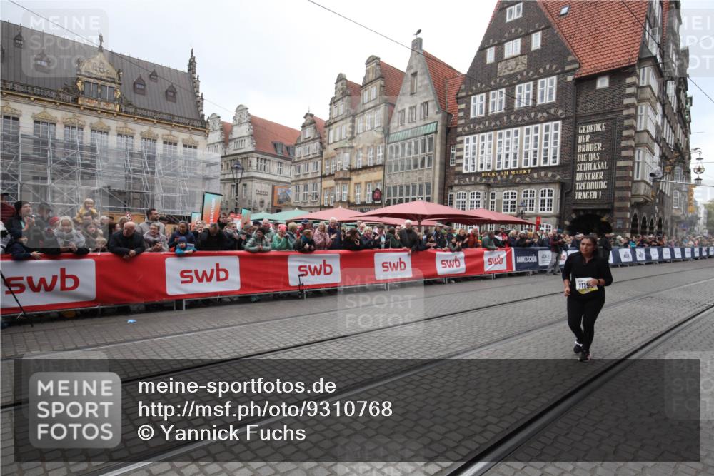 05.10.2025 - 20. swb-Marathon Bremen Yannick Fuchs http://msf.ph/oto/9310768 05.10.2025 11:24:24 Ziel 9733, 11190 meine-sportfotos.de