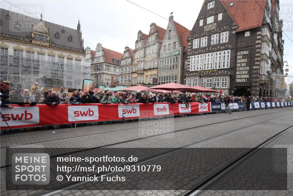 05.10.2025 - 20. swb-Marathon Bremen Yannick Fuchs http://msf.ph/oto/9310779 05.10.2025 11:24:29 Ziel  meine-sportfotos.de