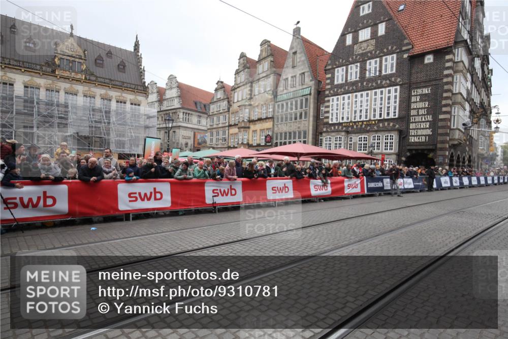 05.10.2025 - 20. swb-Marathon Bremen Yannick Fuchs http://msf.ph/oto/9310781 05.10.2025 11:24:30 Ziel  meine-sportfotos.de