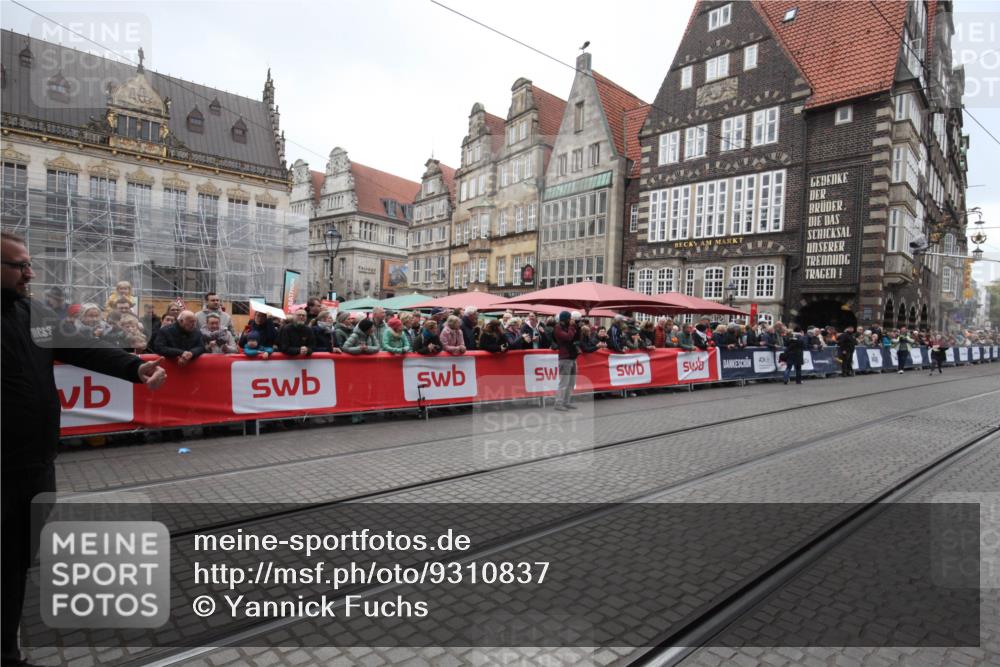 05.10.2025 - 20. swb-Marathon Bremen Yannick Fuchs http://msf.ph/oto/9310837 05.10.2025 11:24:55 Ziel  meine-sportfotos.de