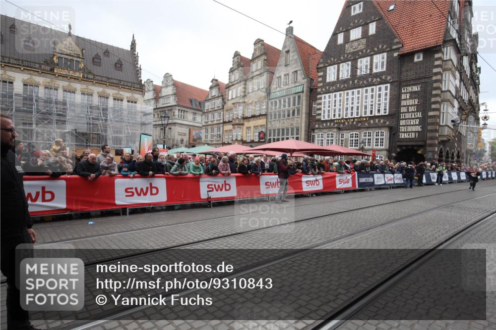 05.10.2025 - 20. swb-Marathon Bremen Yannick Fuchs http://msf.ph/oto/9310843 05.10.2025 11:24:57 Ziel  meine-sportfotos.de