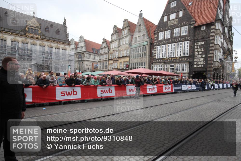 05.10.2025 - 20. swb-Marathon Bremen Yannick Fuchs http://msf.ph/oto/9310848 05.10.2025 11:24:58 Ziel  meine-sportfotos.de