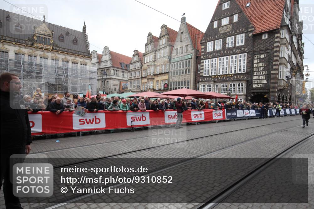 05.10.2025 - 20. swb-Marathon Bremen Yannick Fuchs http://msf.ph/oto/9310852 05.10.2025 11:24:59 Ziel 10096 meine-sportfotos.de