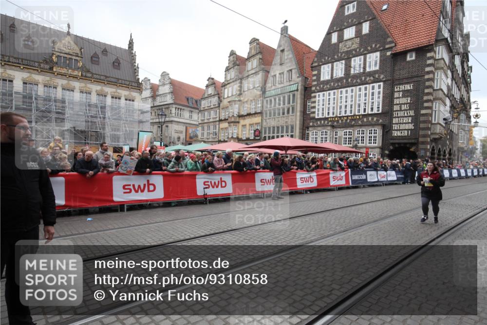 05.10.2025 - 20. swb-Marathon Bremen Yannick Fuchs http://msf.ph/oto/9310858 05.10.2025 11:25:02 Ziel 10096, 10133 meine-sportfotos.de