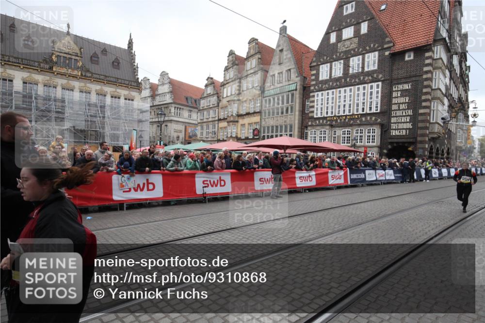 05.10.2025 - 20. swb-Marathon Bremen Yannick Fuchs http://msf.ph/oto/9310868 05.10.2025 11:25:05 Ziel 10096, 10133 meine-sportfotos.de