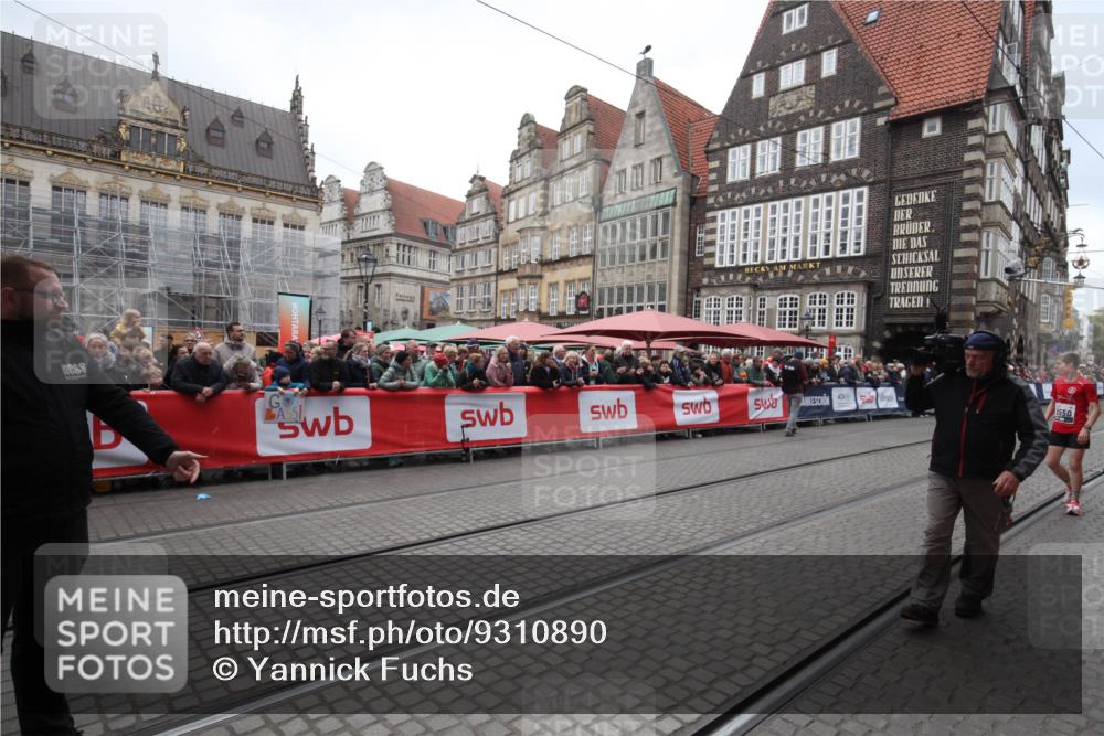 05.10.2025 - 20. swb-Marathon Bremen Yannick Fuchs http://msf.ph/oto/9310890 05.10.2025 11:25:11 Ziel  meine-sportfotos.de