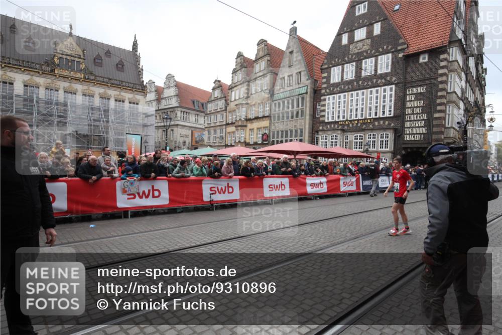 05.10.2025 - 20. swb-Marathon Bremen Yannick Fuchs http://msf.ph/oto/9310896 05.10.2025 11:25:13 Ziel  meine-sportfotos.de