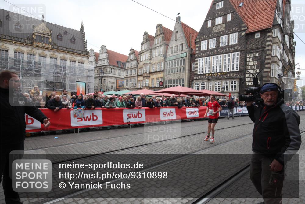 05.10.2025 - 20. swb-Marathon Bremen Yannick Fuchs http://msf.ph/oto/9310898 05.10.2025 11:25:14 Ziel  meine-sportfotos.de