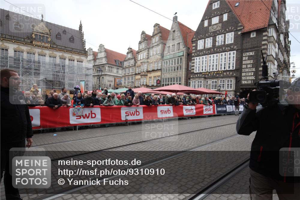 05.10.2025 - 20. swb-Marathon Bremen Yannick Fuchs http://msf.ph/oto/9310910 05.10.2025 11:25:17 Ziel 9763 meine-sportfotos.de