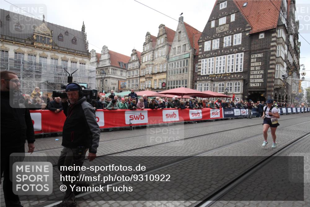 05.10.2025 - 20. swb-Marathon Bremen Yannick Fuchs http://msf.ph/oto/9310922 05.10.2025 11:25:21 Ziel 9763 meine-sportfotos.de