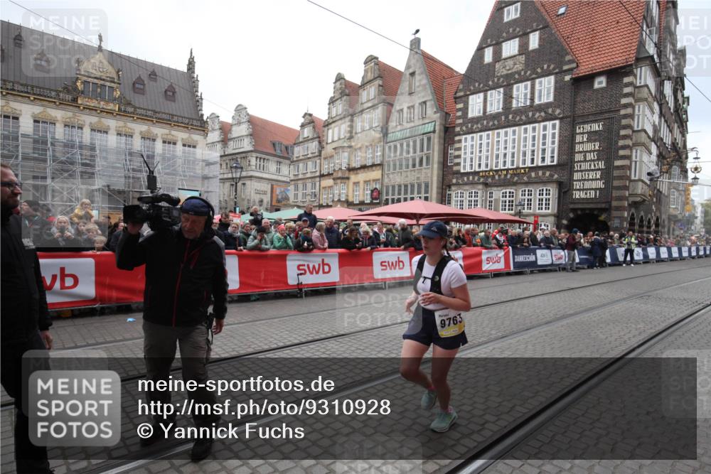 05.10.2025 - 20. swb-Marathon Bremen Yannick Fuchs http://msf.ph/oto/9310928 05.10.2025 11:25:22 Ziel 9763 meine-sportfotos.de